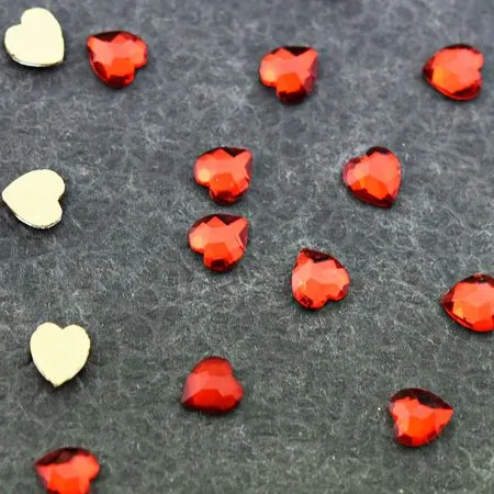Стразы фигурные Сердечко красное 4x5,5 мм